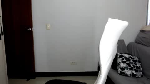 Snapshot of laura_pervert_ chatting on 02/11/26, 10:26 Laura online show from 02/11/26, 10:26