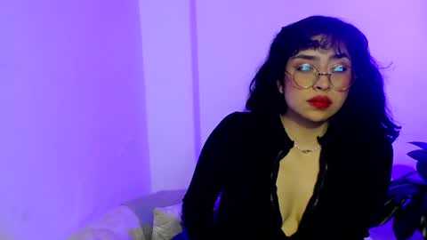 laura_pink01 online show from 02/08/25, 05:08