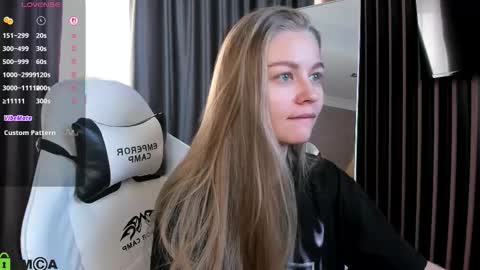 Laura online show from 12/03/25, 09:51