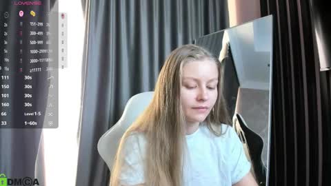 Snapshot of laura_pudd chatting on 04/30/26, 02:01 Laura online show from 04/30/26, 02:01