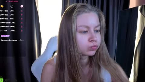 Snapshot of laura_pudd chatting on 06/08/26, 10:04 Laura online show from 06/08/26, 10:04