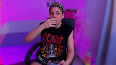 Laura Rose online show from 11/22/25, 06:07