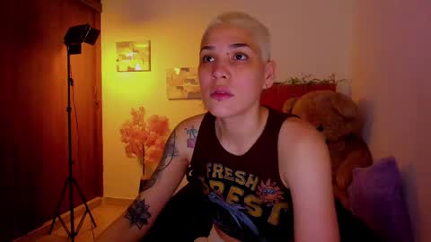 Snapshot of laura_r23 chatting on 04/21/26, 07:25 Laura Rose online show from 04/21/26, 07:25
