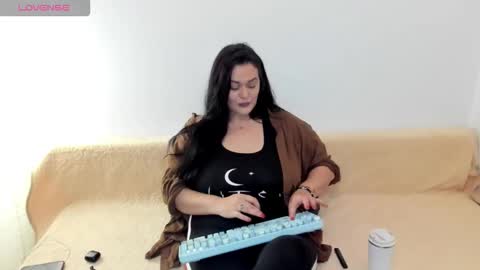 Laura online show from 12/20/25, 09:00