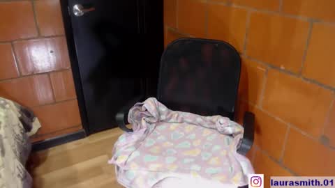 Snapshot of laura_smith0 chatting on 03/04/25, 07:01 Laura  independent model Next show Monday 2th December online show from 03/04/25, 07:01