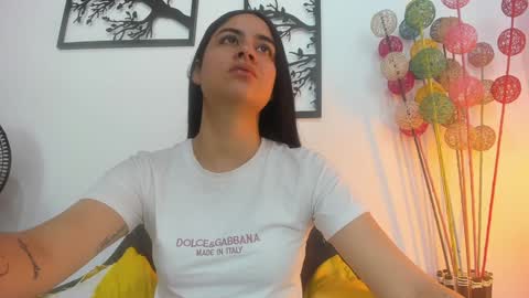 LAURA SOE online show from 01/11/25, 01:22