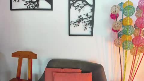 LAURA SOE online show from 02/04/25, 12:55