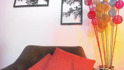 LAURA SOE online show from 02/25/25, 05:47