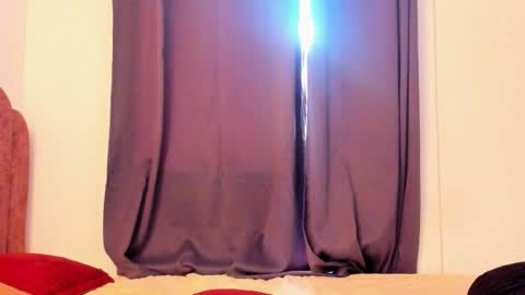 LAURA SOE online show from 11/01/25, 08:00