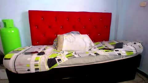 laura_sofia23 online show from 11/04/25, 05:34