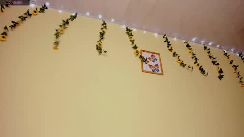 laura_summer online show from 09/13/25, 02:44