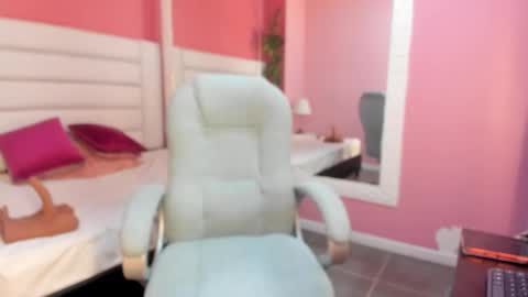 Laura online show from 12/17/25, 01:28