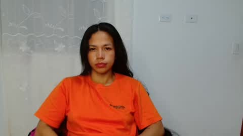 lauracb          online show from 09/18/25, 05:20