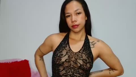 lauracb          online show from 10/02/25, 05:03