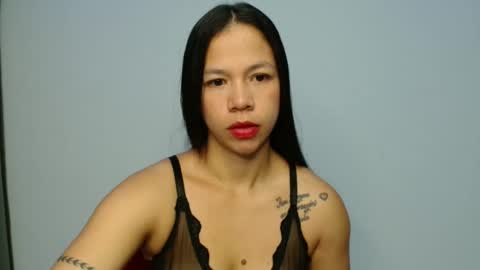 lauracb          online show from 04/06/26, 06:47