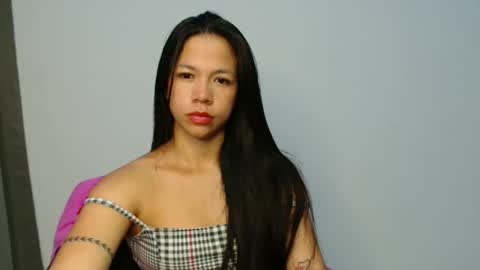 lauracb          online show from 04/09/26, 06:52