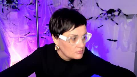 lauradavidsons online show from 10/16/25, 06:31