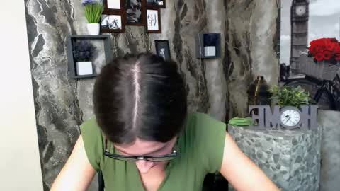 Laura online show from 10/14/25, 11:22