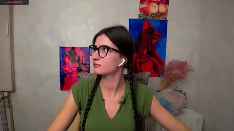 Laura online show from 10/22/25, 07:52
