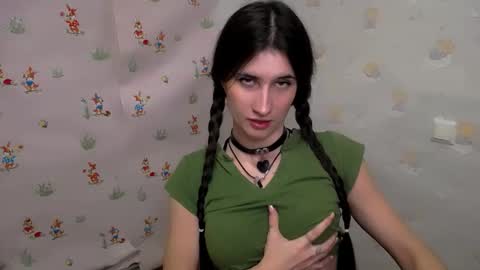 Laura online show from 11/22/25, 10:03