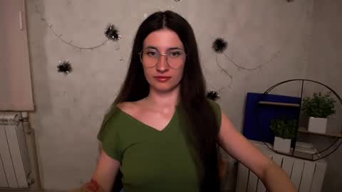 Snapshot of lauradre_ chatting on 04/26/26, 11:02 Laura online show from 04/26/26, 11:02