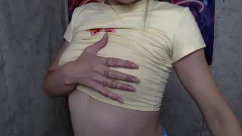 Snapshot of lauradre_ chatting on 06/01/26, 05:31 Laura online show from 06/01/26, 05:31
