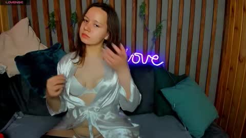 Snapshot of lauraellinss chatting on 09/23/25, 09:01 Laura online show from 09/23/25, 09:01