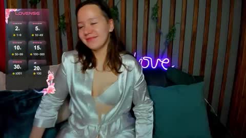 Snapshot of lauraellinss chatting on 09/27/25, 01:10 Laura online show from 09/27/25, 01:10