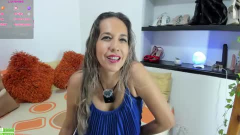 Snapshot of laurafarrely chatting on 04/18/26, 04:05 Laura online show from 04/18/26, 04:05