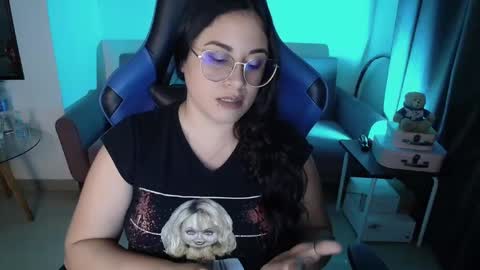 Snapshot of laurahawkes chatting on 12/15/24, 12:18 laura online show from 12/15/24, 12:18