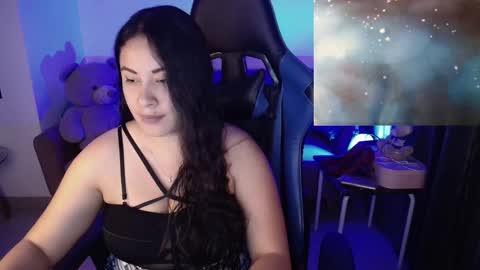 Snapshot of laurahawkes chatting on 03/01/25, 01:22 laura online show from 03/01/25, 01:22