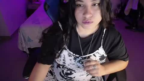 laura online show from 06/29/26, 02:40