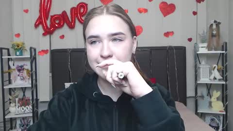 Snapshot of laurahlot chatting on 02/15/26, 06:04 LauraHlot online show from 02/15/26, 06:04