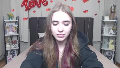 Snapshot of laurahlot chatting on 03/05/26, 06:48 LauraHlot online show from 03/05/26, 06:48