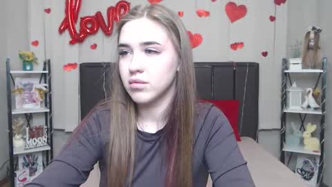 Snapshot of laurahlot chatting on 03/10/26, 06:35 LauraHlot online show from 03/10/26, 06:35