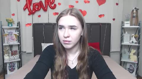 Snapshot of laurahlot chatting on 03/17/26, 06:06 LauraHlot online show from 03/17/26, 06:06