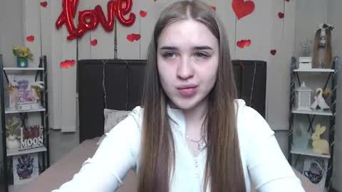 Snapshot of laurahlot chatting on 03/18/26, 07:06 LauraHlot online show from 03/18/26, 07:06