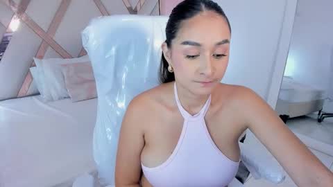 laura  online show from 11/06/25, 01:56