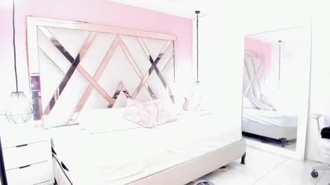 laura  online show from 11/27/25, 08:00