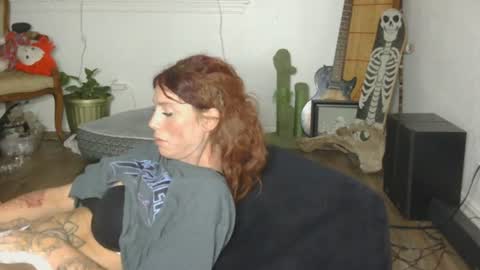 Snapshot of lauralye1983 chatting on 06/13/26, 07:39 Lilian Banks online show from 06/13/26, 07:39