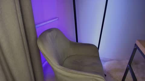 Snapshot of lauramartix chatting on 11/05/25, 09:26 Leila Libertas online show from 11/05/25, 09:26