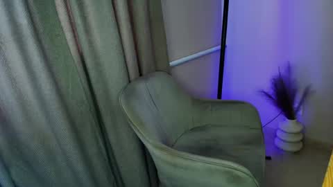Snapshot of lauramartix chatting on 07/10/26, 08:18 Leila Libertas online show from 07/10/26, 08:18