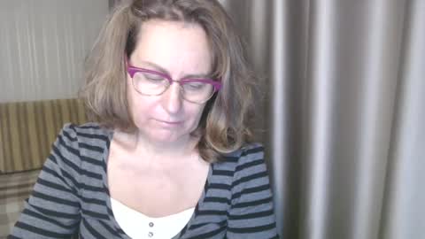 Lauraoven1 online show from 12/12/24, 01:06