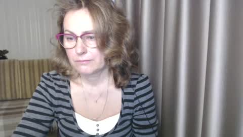 Lauraoven1 online show from 12/17/24, 07:29