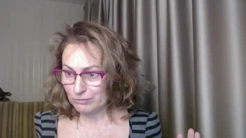 Lauraoven1 online show from 12/17/24, 06:42