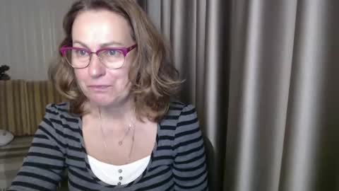 Lauraoven1 online show from 12/18/24, 02:06