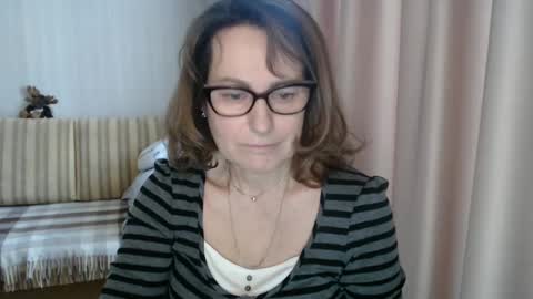 Lauraoven1 online show from 02/21/25, 08:51