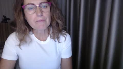 Lauraoven1 online show from 10/16/25, 03:46