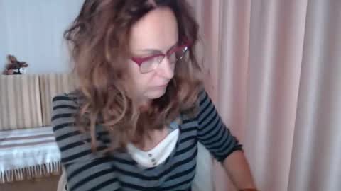Lauraoven1 online show from 10/21/25, 10:27
