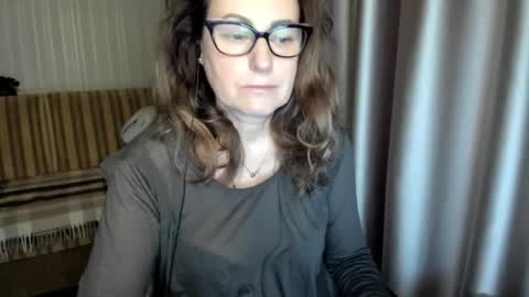 Lauraoven1 online show from 12/19/25, 08:10